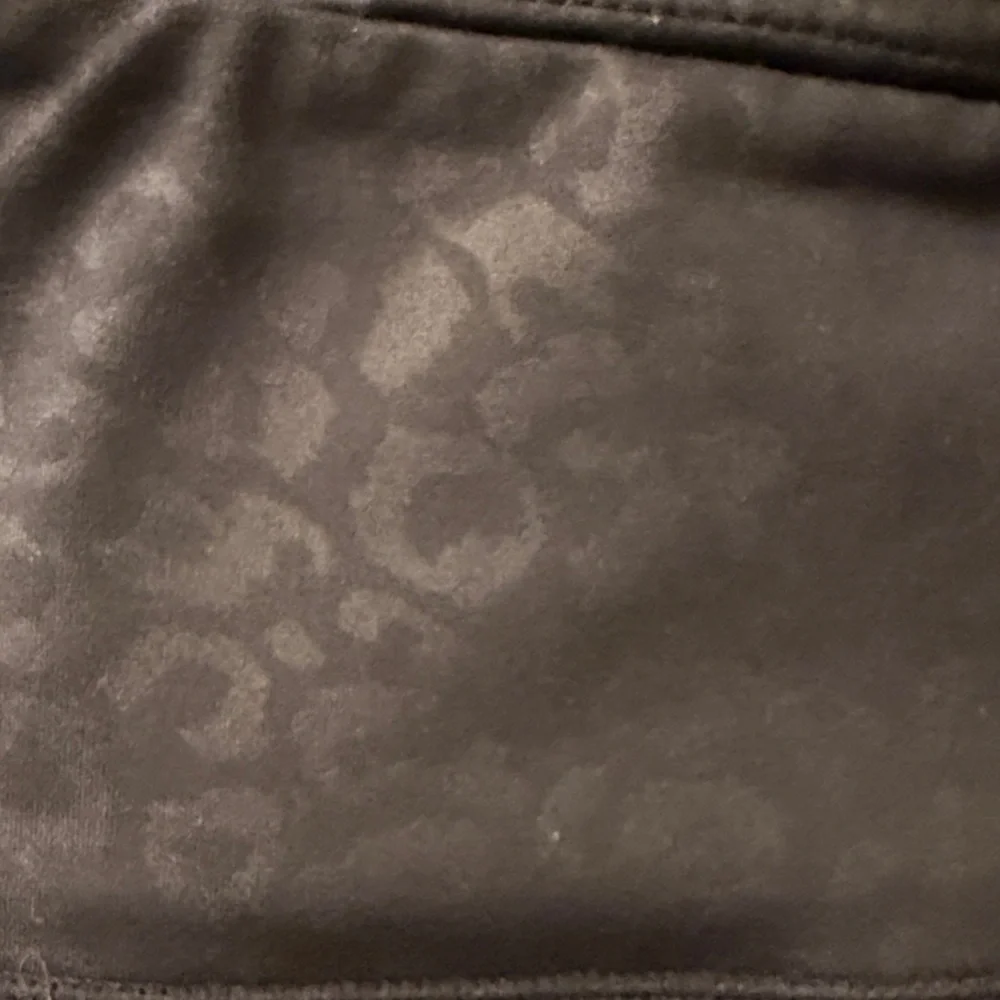 Constantly Varied Gear- Black on Black-Cheetah Print Full Length Leggings- XXL - Picture 4 of 6